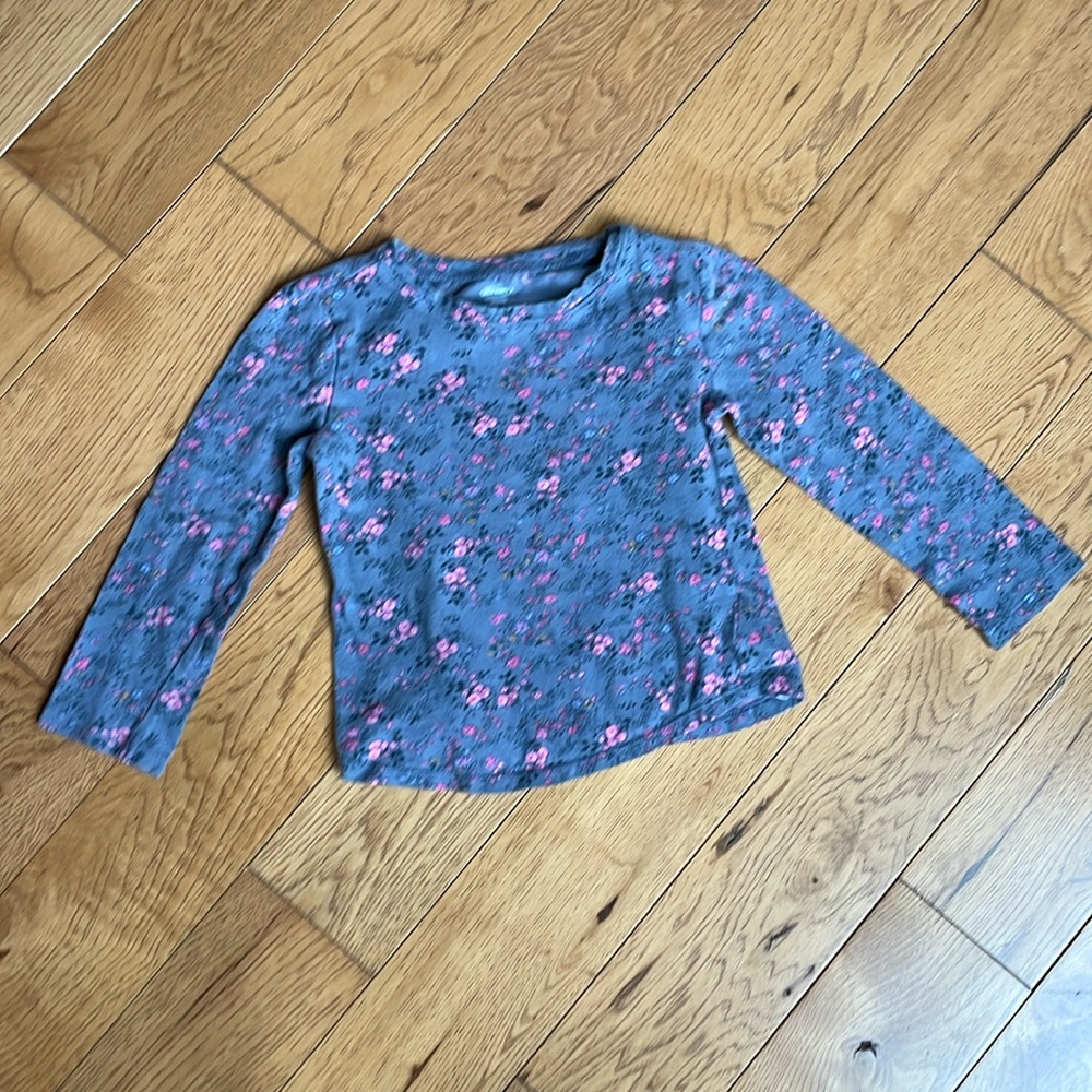 Old Navy long sleeved t 4T